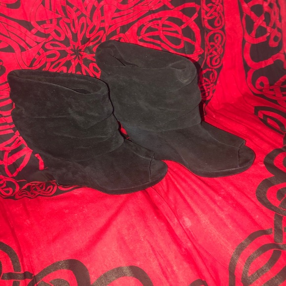 BCBG open toe bootie - Picture 3 of 3